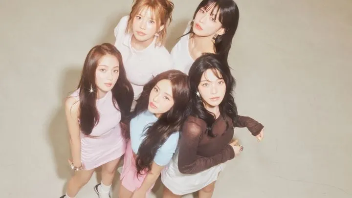 “5인조로 다시 뛰는 용기”…프로미스나인, ‘프롬 아워 투엔티스’→첫 월드투어의 시작