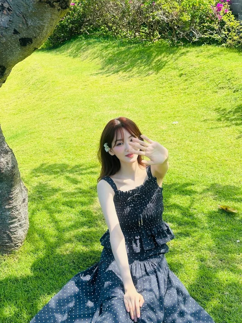 “햇살에 스민 미소”…조이현, 여름 한가운데서→청순미 폭발 / 조이현 인스타그램