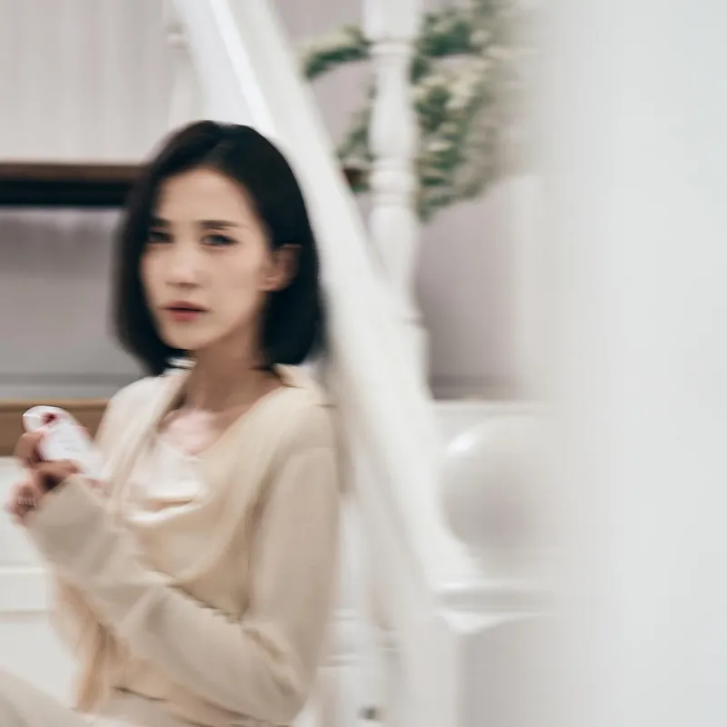 “사진은 사진이고 노래는 노래야”…박지연, 흐릿한 오늘→무표정 속 멋짐 드러내 / 뮤지컬배우 박지연 인스타그램