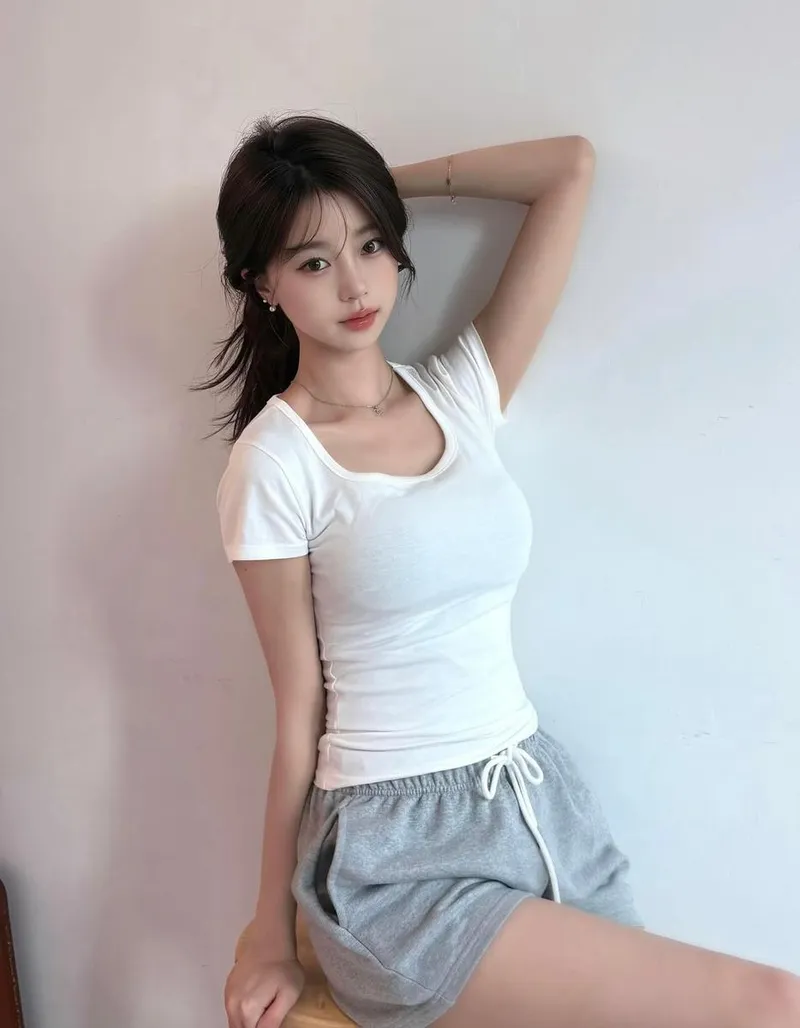 “나랑 눈싸움 시작”…윤영채, 무심한 여름→청초한 아우라 / 인플루언서 윤영채 인스타그램