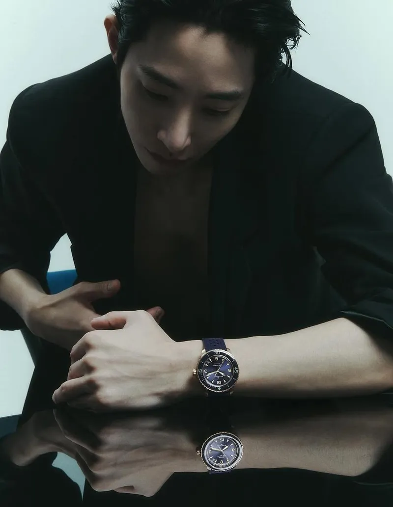 “차가운 시선 아래 시간의 깊이”…이수혁, 몽환적 여름밤→절제된 카리스마 / 배우, 모델 이수혁 인스타그램