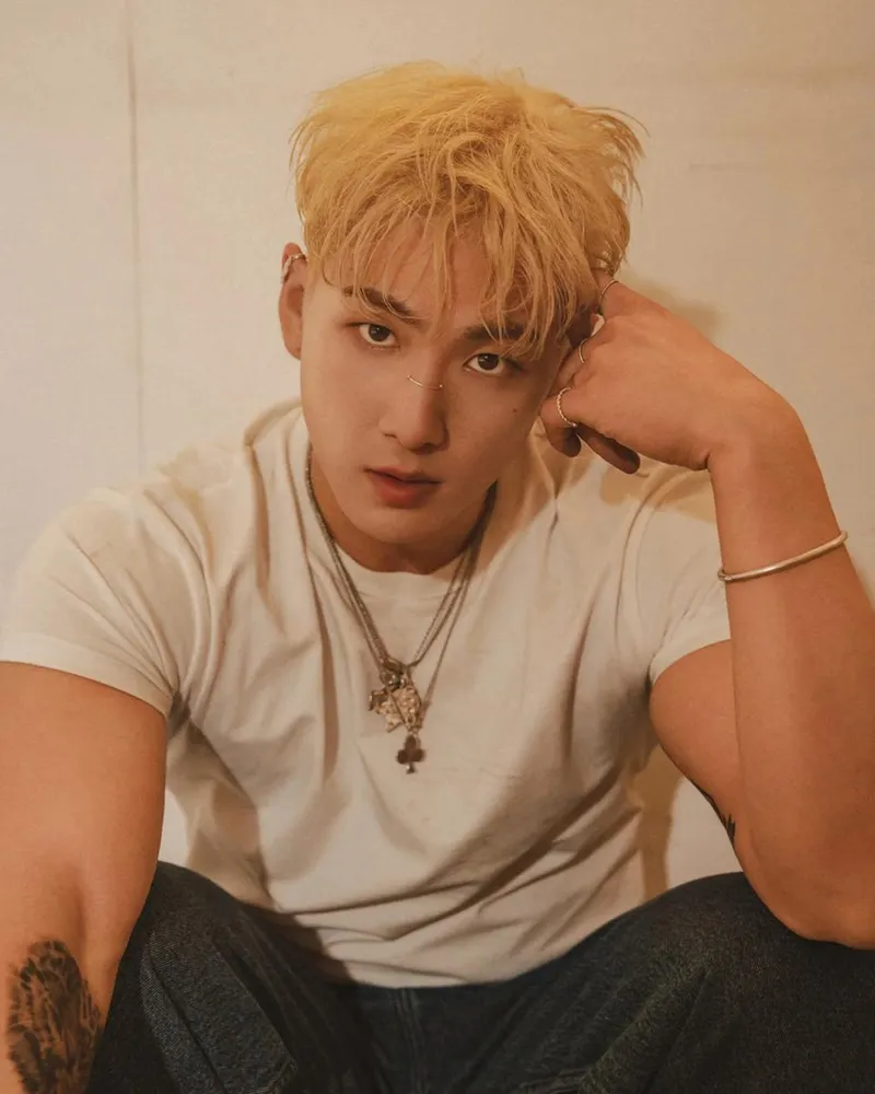 “멈춤 없는 질주”…백호, 여름 밤 분위기→강렬 눈빛 폭발 / 그룹 뉴이스트 백호 인스타그램