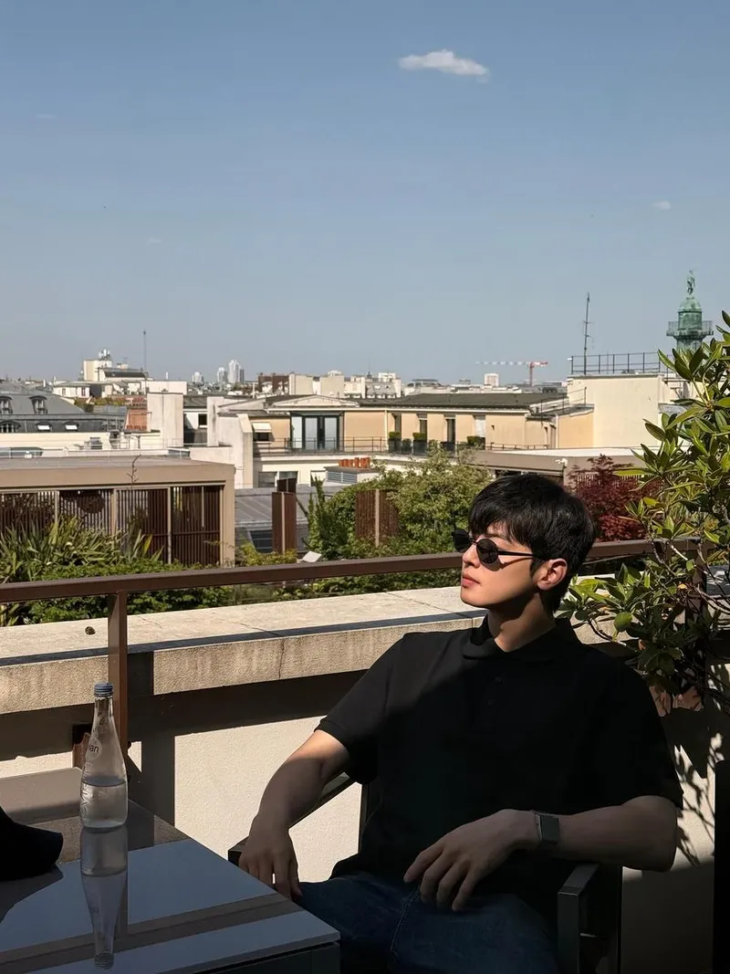 “See ya”…차은우, 태양 닮은 눈빛→여름 테라스의 여운 / 그룹 아스트로 차은우 인스타그램