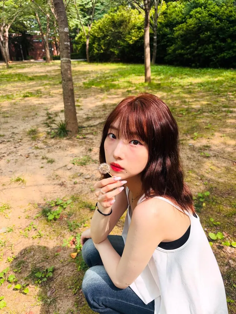 “따스한 빛에 머물렀다”…여진, 평온한 여름→소녀 감성 폭발 / 걸그룹 루셈블 여진 인스타그램