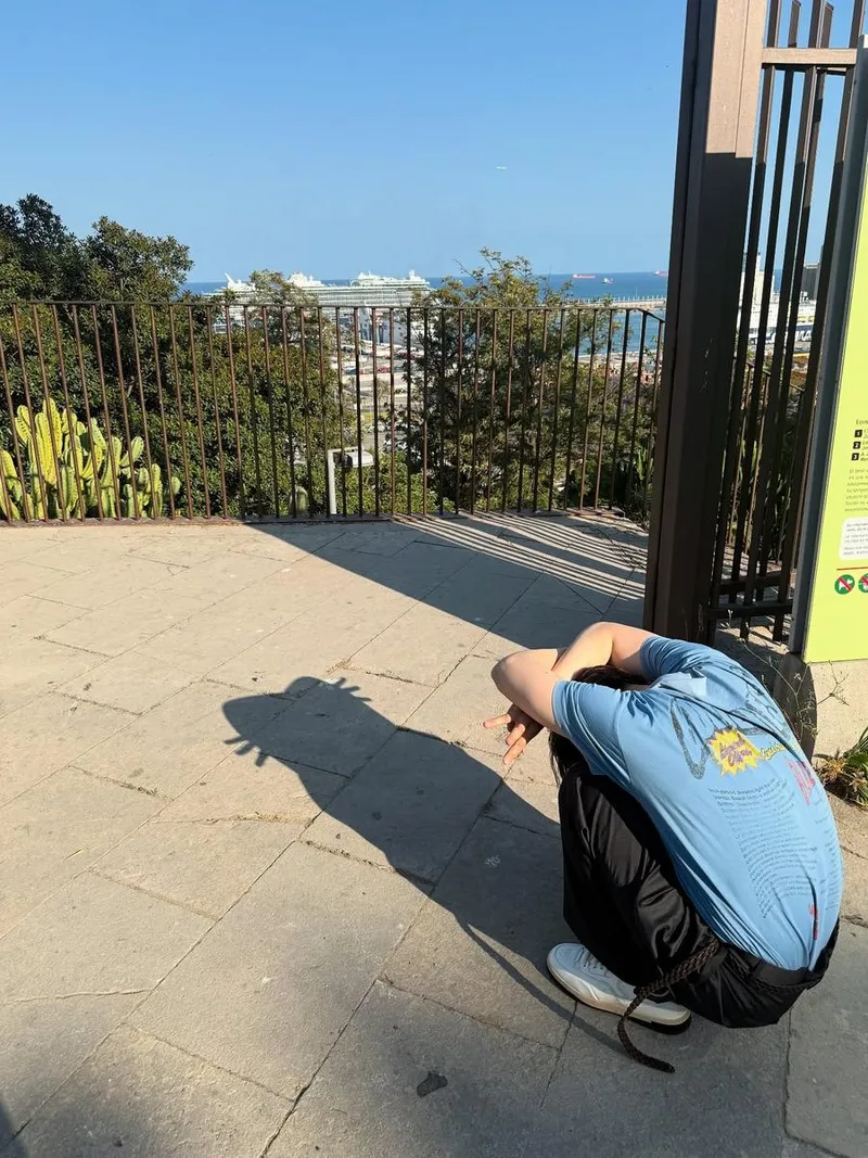 “그림자에 숨은 여유”…이준호, 푸른 하늘 아래→초여름 순간 포착 / 배우 이준호 인스타그램