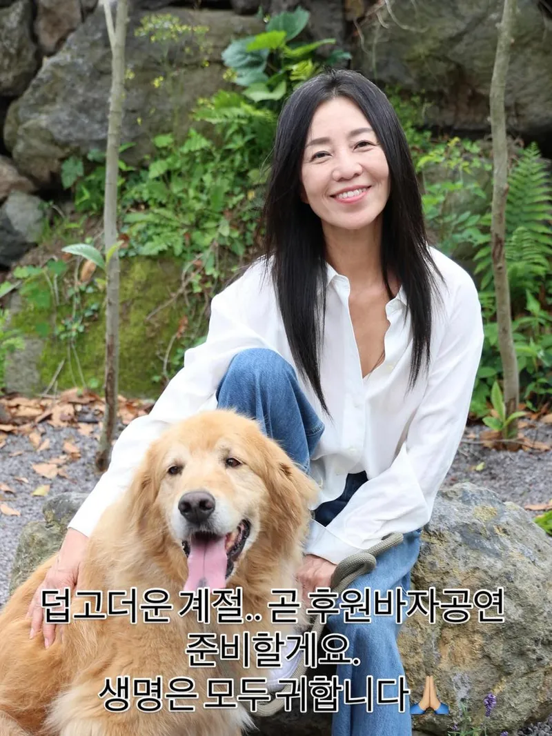 “생명은 모두 귀합니다”…장필순, 여름빛 녹음 속→자연 품은 미소 / 가수 장필순 인스타그램