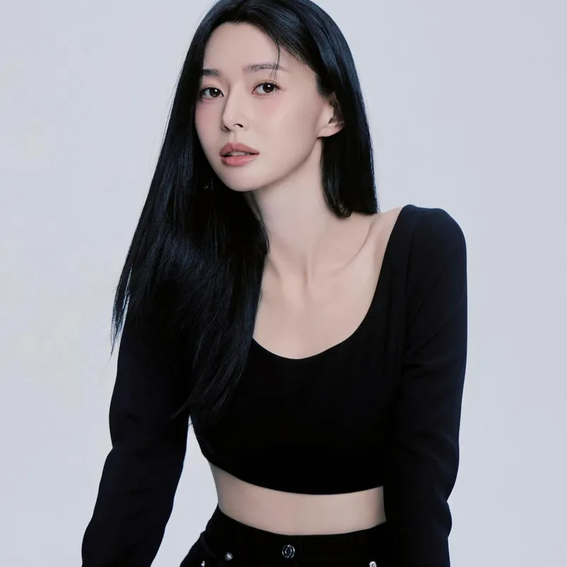 “new”…권나라, 고요한 자신감→흑단 아우라 폭발