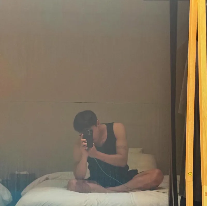 “다음 여정 앞의 고요한 행복”…우즈, 담담한 여름 오후→일상 속 진심 / 가수 우즈 인스타그램
