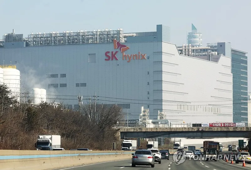 ‘SK하이닉스’ 2.45% 상승 29만3천 원…엔비디아·마이크론 호재에 신고가 경신