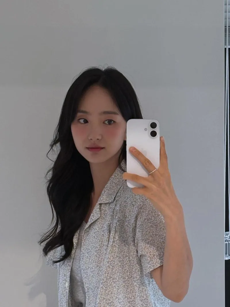 “맑고 투명한 여름 한낮처럼”…원진아, 순수 미소→청량 눈빛 / 배우 원진아 인스타그램