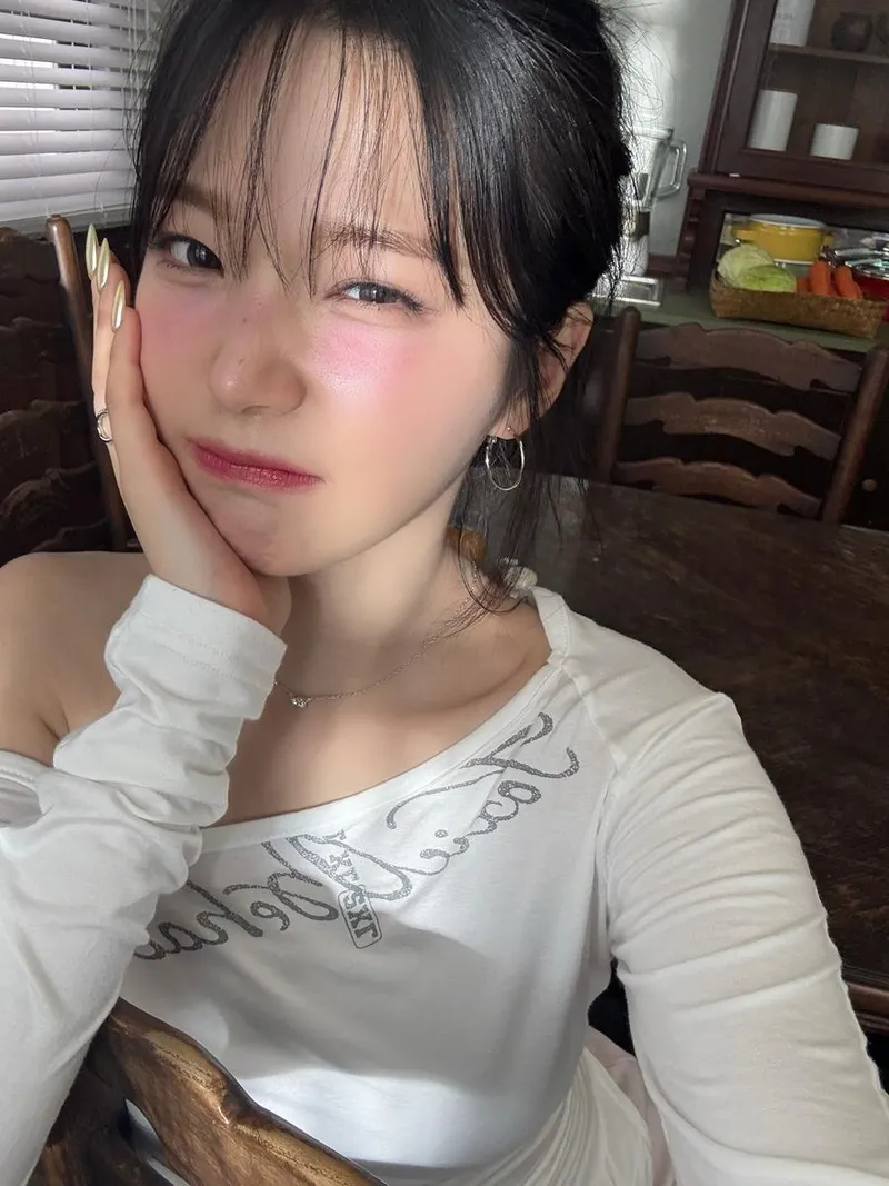 “Like me Better”…백지헌, 맑은 미소 속 반전→햇살 가득 청순美 / 걸그룹 프로미스나인 백지헌 인스타그램