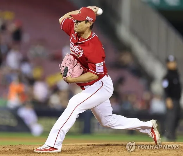 “KBO 최고령 100홀드”…노경은, 두산전 무실점→역대 18번째 금자탑 / 연합뉴스