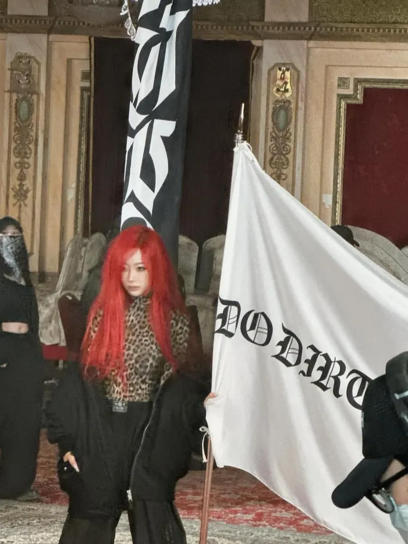 “Dirtywork out tmrw”…지젤, 붉은 카리스마→강렬 존재감 폭발 / 걸그룹 에스파 지젤 인스타그램