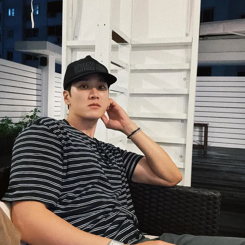 “한여름 밤 깊어진 고요”…안보현, 느긋한 시선→정적 감도는 일상 / 배우 안보현 인스타그램
