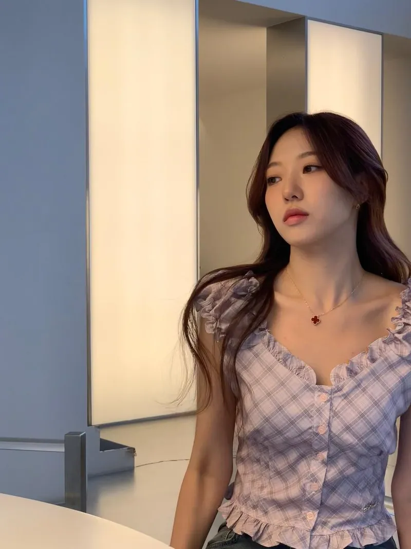 “고요를 건너던 시선”…송다혜, 여름 오후→잔상처럼 남은 서정 / 환승연애3 출연자 가수 송다혜 인스타그램