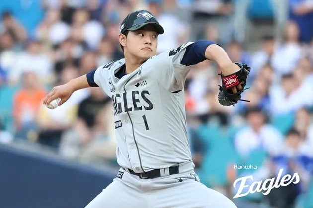 “5연승 행진”…문동주, 삼성전 5⅔이닝 1실점→한화 단독 1위 수성 / 연합뉴스