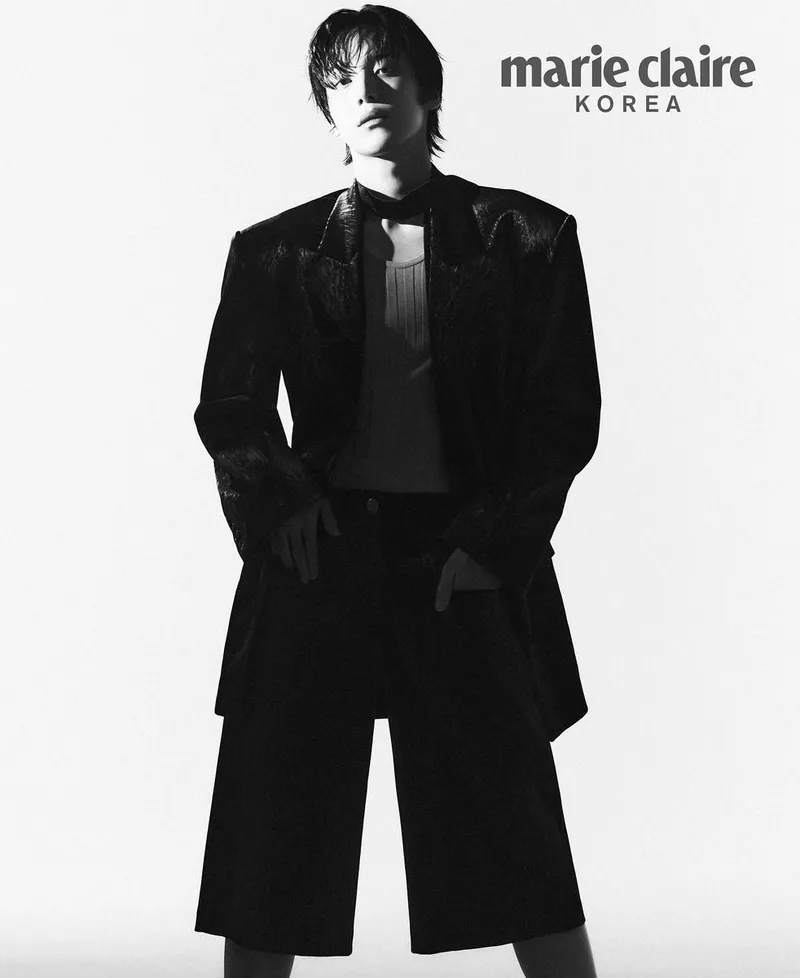 “차가운 그림자도 자신만의 빛”…윤호, 무드 압도→모노톤 카리스마 / 그룹 에이티즈 윤호 인스타그램