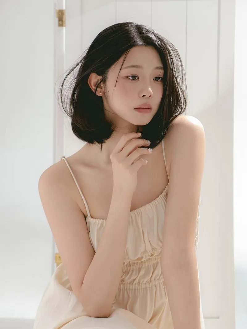 “말 없이 전해진 고요”…최혜선, 새벽 햇살 속→청초한 존재감 / 방송인 최혜선 인스타그램