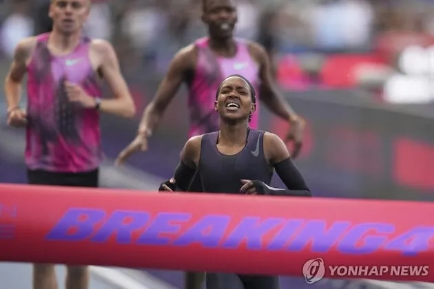 “비공인 세계신기록 경신”…키프예곤, 1마일 4분벽 도전→4분6초42 기록 / 연합뉴스