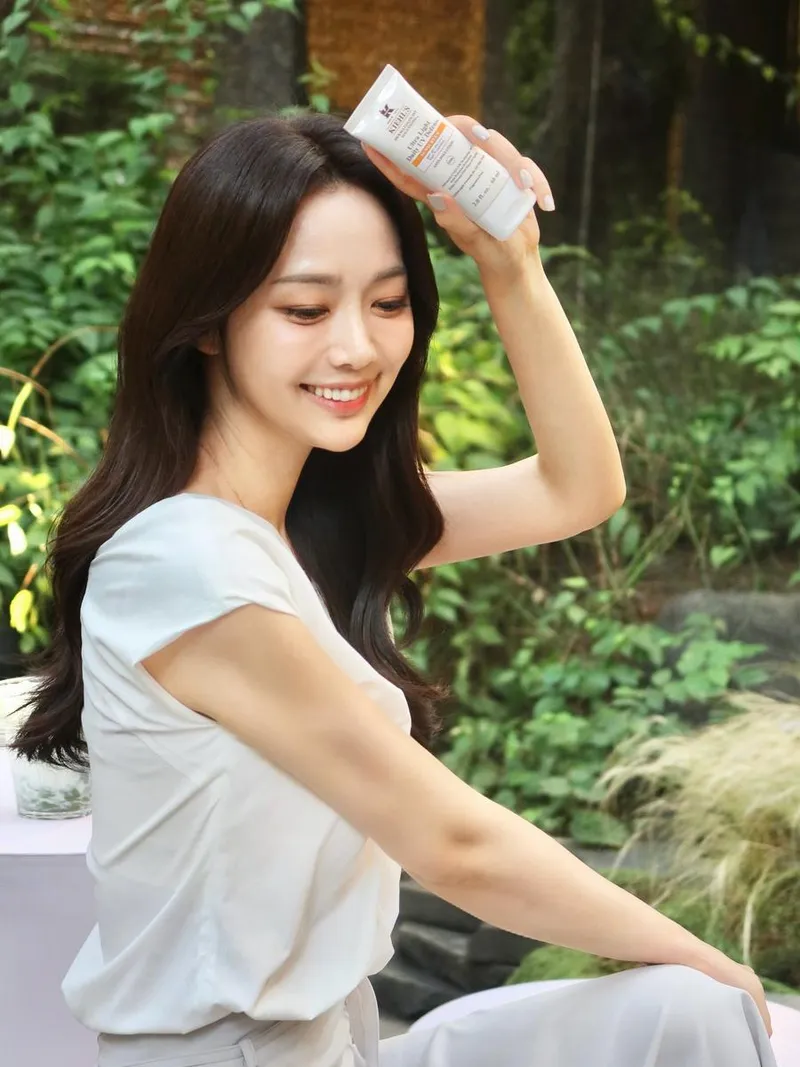 “촉촉함에 반하다”…조서연, 싱그러운 여름날→청량 일상 셀카 / 아나운서 조서연 인스타그램