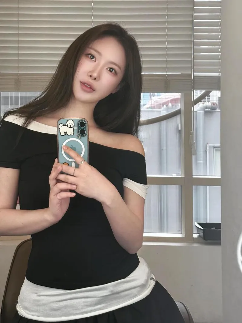 “흑백의 여운이 번진 오후”…브브걸 민영, 내추럴 무드→감각적 셀카로 전율 / 걸그룹 브브걸 민영 인스타그램
