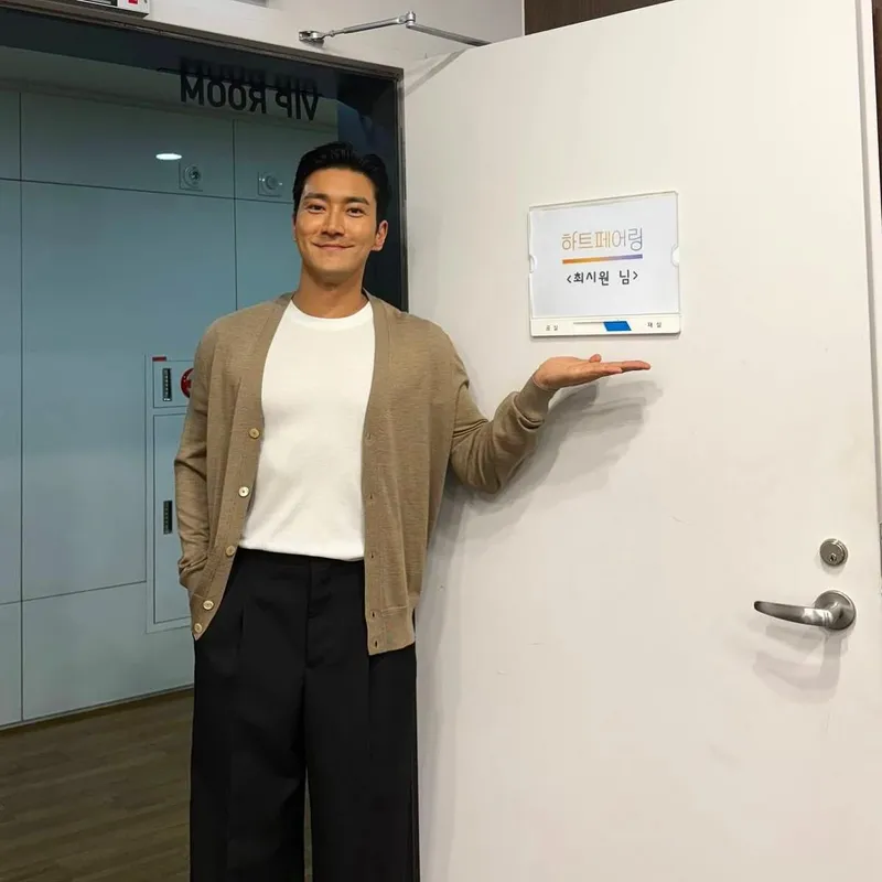 “마지막까지 담담하게”…최시원, 문 앞 미소→감사 인사로 여운 / 그룹 슈퍼주니어 최시원 인스타그램