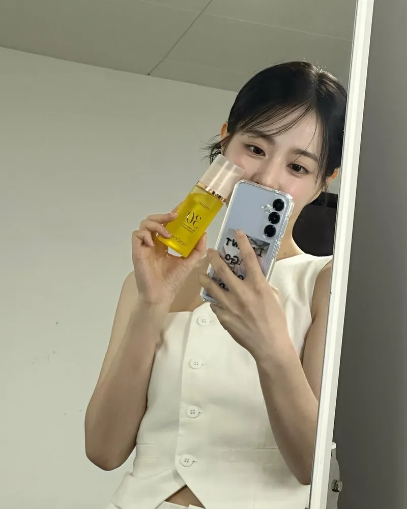 “맑은 빛, 투명함 가득 머금다”…박보영, 조용한 순간→여름 오후 셀카 / 배우 박보영 인스타그램
