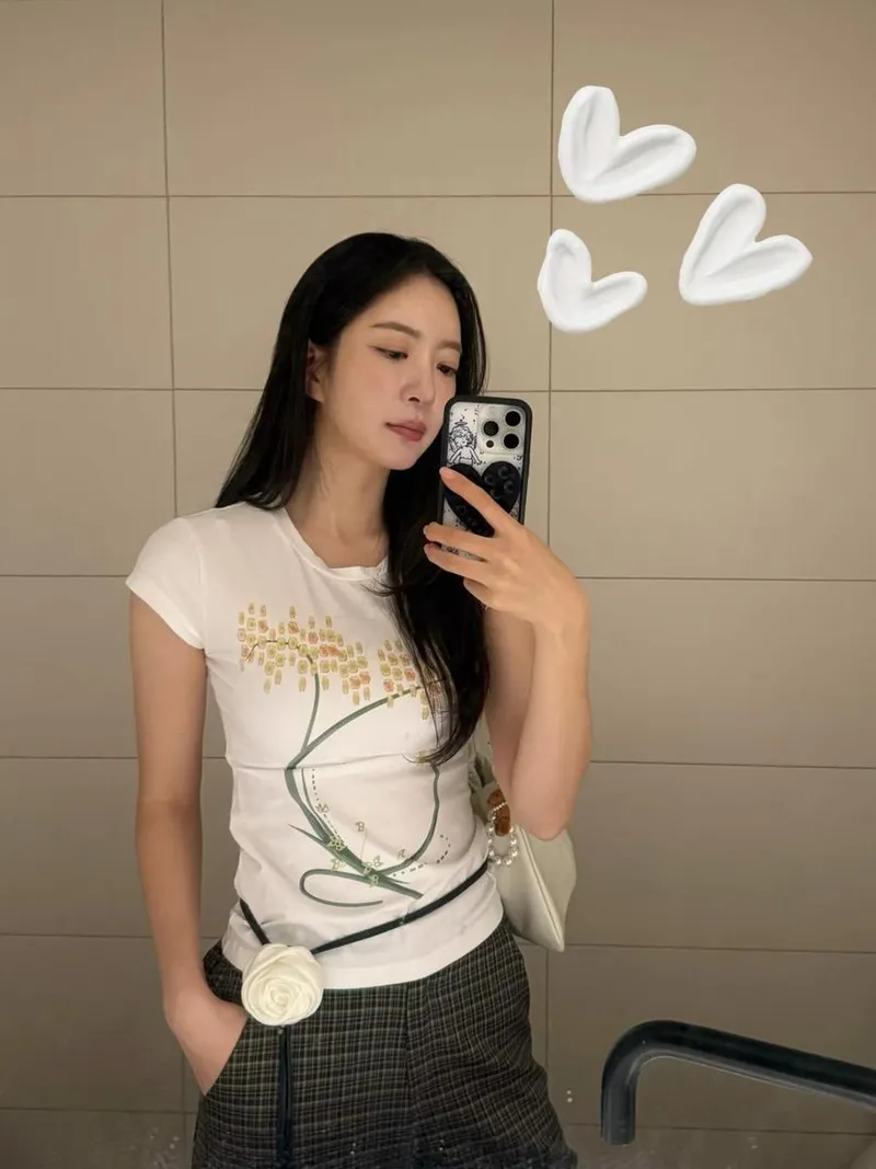 “여름 오후의 단정한 무드”…조아영, 고요한 눈빛→청량 미소 / 배우 조아영 인스타그램
