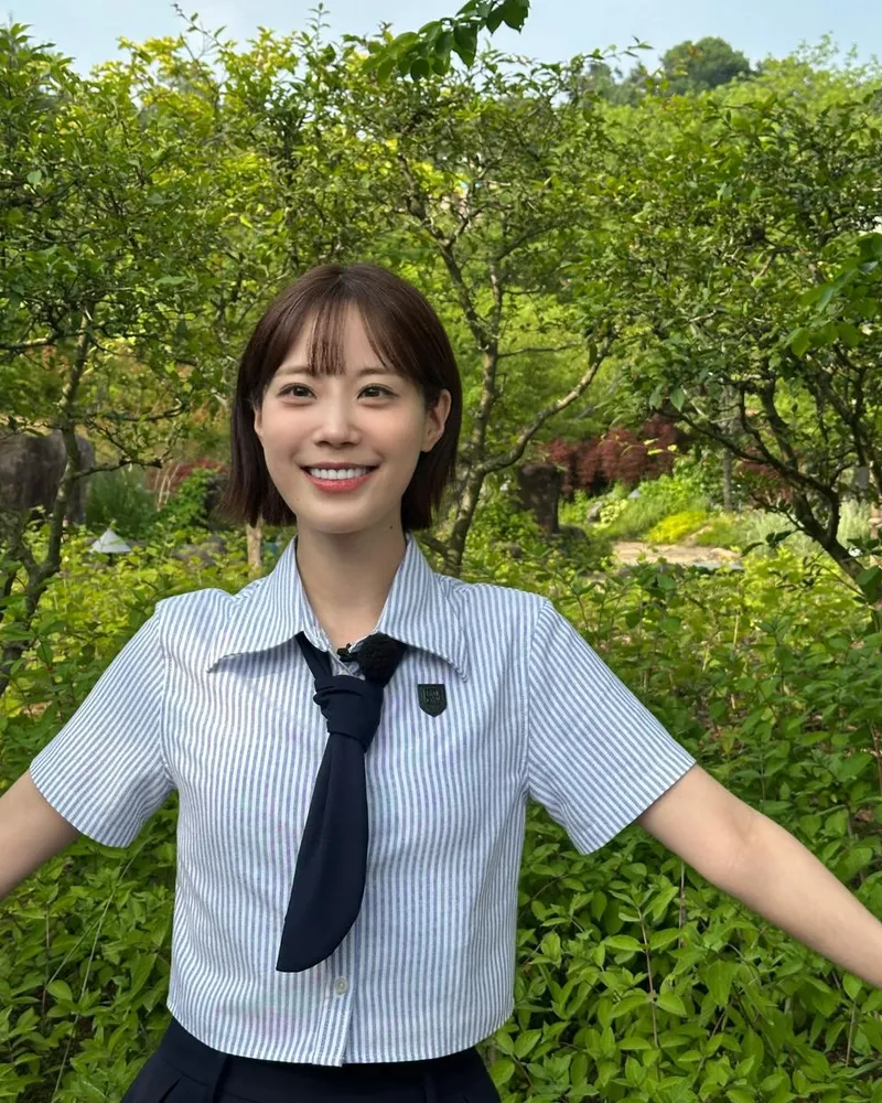 “Youtube에 허동지동을 검색하세요”…허영지, 청량 미소→여름 교복 셀카로 설렘 / 걸그룹 카라 허영지 인스타그램