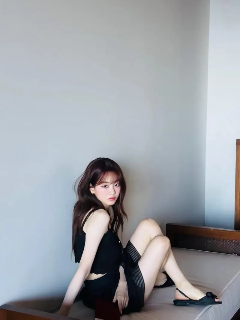 “사진첩이 밀려서 고민했어요”…조이현, 무심한 시선→여름 감성 폭발 / 조이현 인스타그램