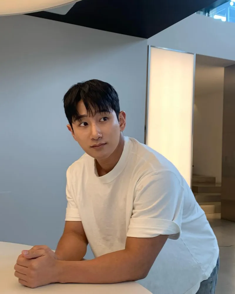 “소금빵 햇감자 스토쿠 레츠고”…서동진, 담백한 여름→일상 속 온기 담다 / 환승연애3 출연자 식품 제조 회사 CEO 서동진 인스타그램