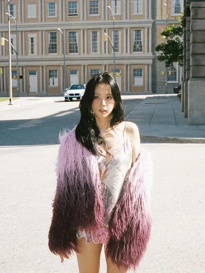 “곧 만나요”…지수, 이른 여름 도심→비현실적 분위기 / 블랙핑크 지수 인스타그램