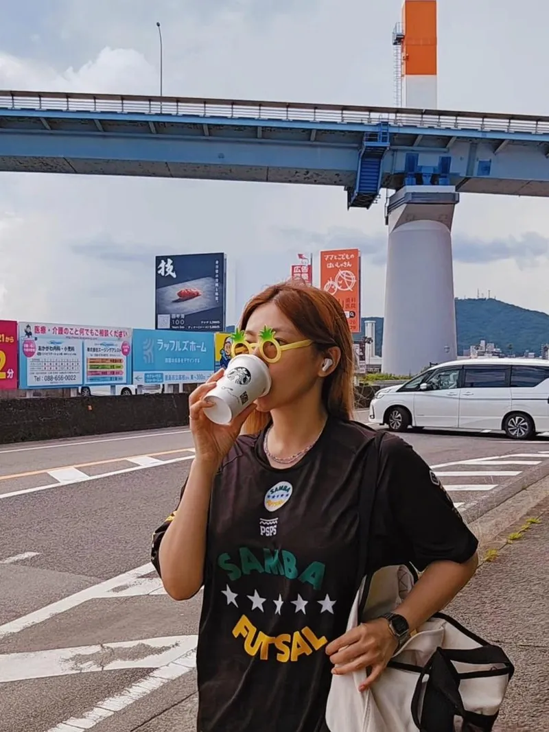 “파인애플 선글라스 속 여유”…이채영, 여름 오후→스트리트 힙 감성 / 배우 이채영 인스타그램