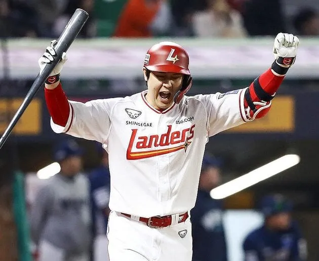 “20시즌 연속 홈런 신기록”…최정, 한화전 3점포→KBO 최초 대기록 / 연합뉴스