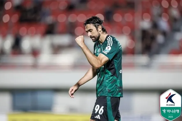 “콤파뇨 멀티골 폭발”…전북, 김천 원정 2-1승→17경기 무패 질주 / 연합뉴스