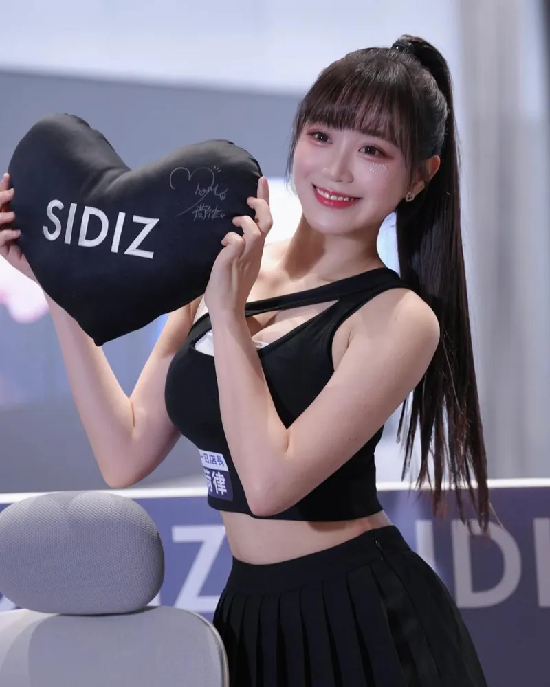 “SIDIZ로 전한 여름의 설렘”…변하율, 단아한 미소→도심 속 청량함 / 치어리더 변하율 인스타그램