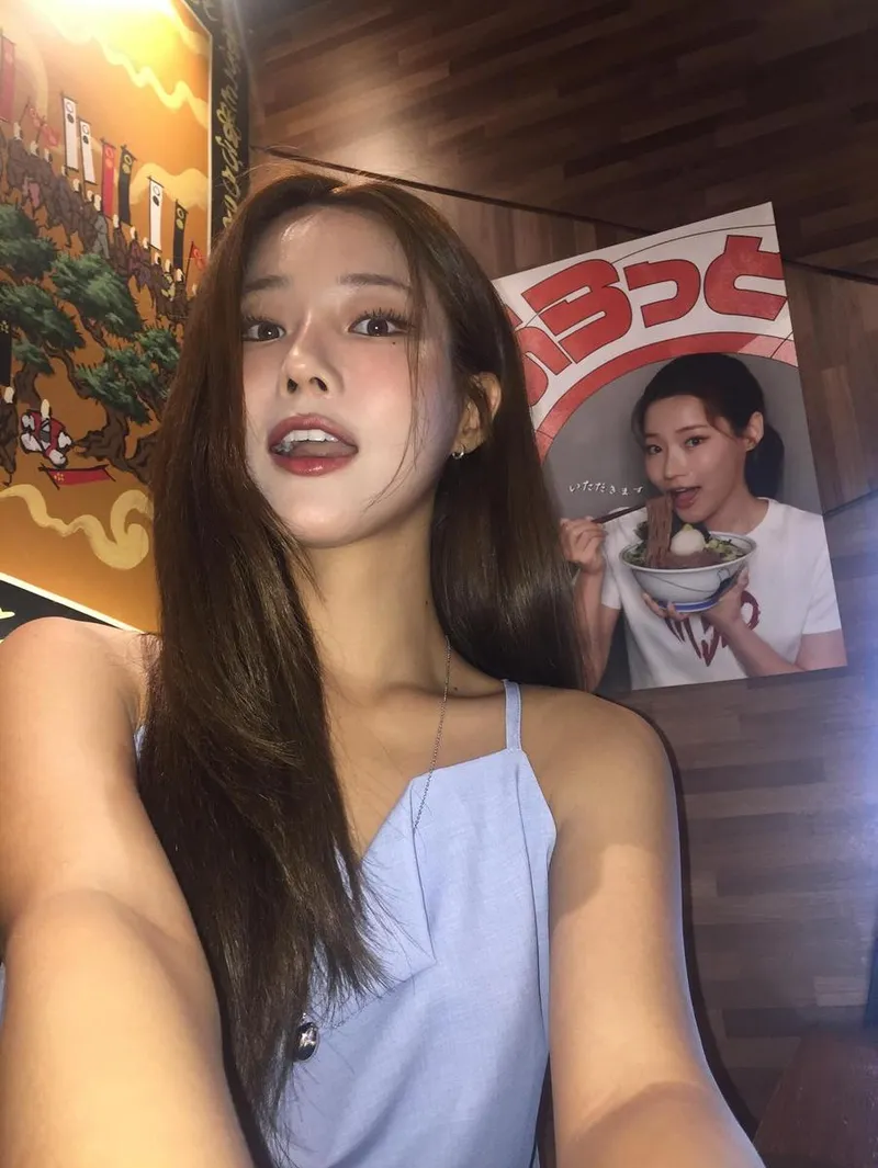 “입에서 살살 녹아요”…배지연, 규카츠 한입→여름밤 감성 셀카 / 솔로지옥4 출연자 모델 배지연 인스타그램
