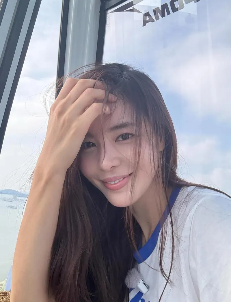 “아쉬움이 남은 순간”…김규리, 유달산 산책→여름빛 미소에 담다 / 배우 김규리 인스타그램