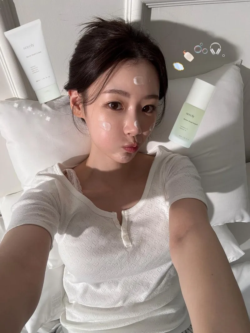 “시올리 합니다 오픈 7월 10일에”…이유정, 햇살 속 투명함→피부 자신감 폭발 / 환승연애3 출연자 모델 이유정 인스타그램
