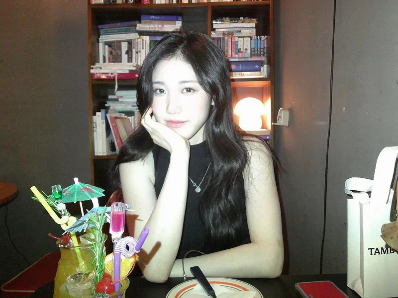 “야, 나랑 놀자”…이레, 밤 공기 가득 품은 미소→청량한 여름의 유혹 / 배우 이레 인스타그램