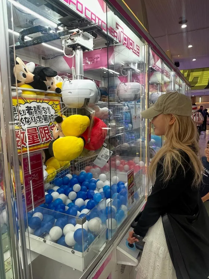 “행복 별거 없쟈나”…경서, 오락실에서 미소→일상 소확행 포착 / 가수 경서 인스타그램
