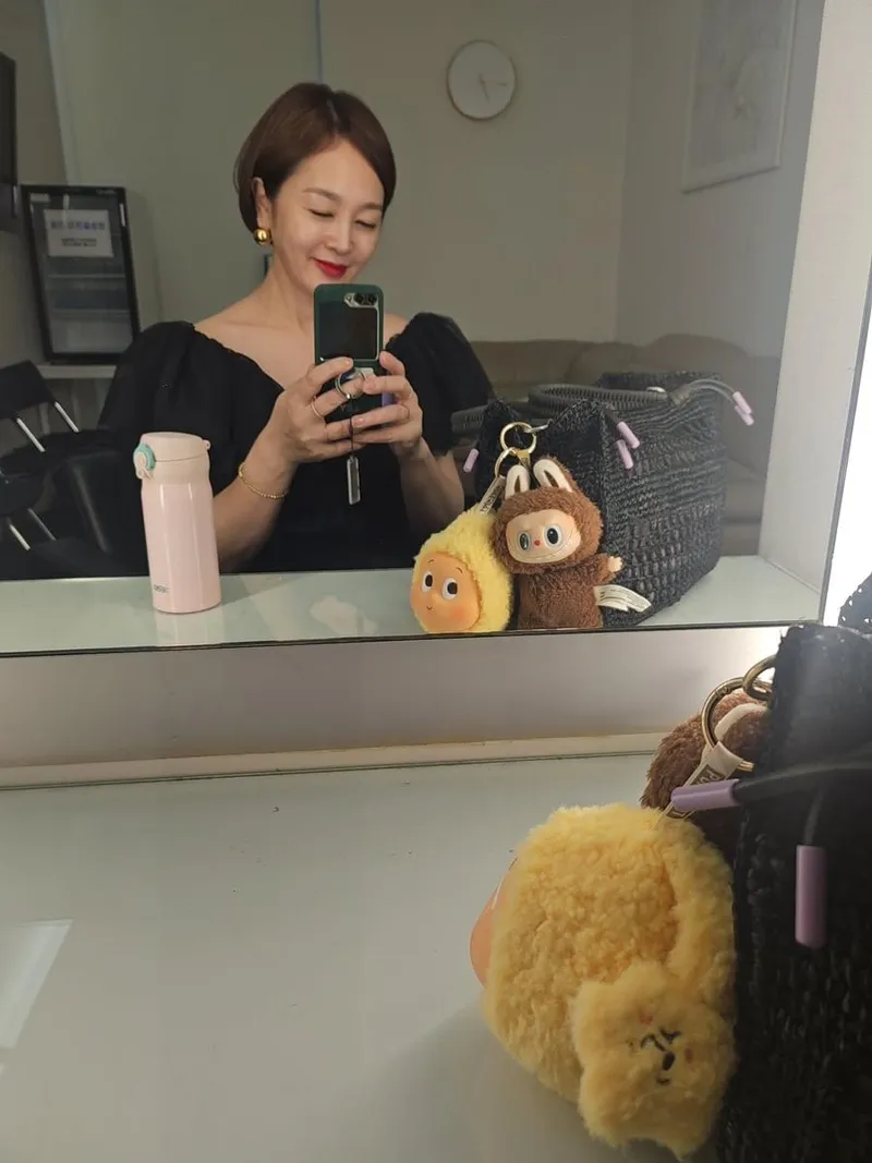 “노력하면 달라질 수 있더라고요”…이승연, 농익은 미소→여름 오전의 다짐 / 배우 이승연 인스타그램