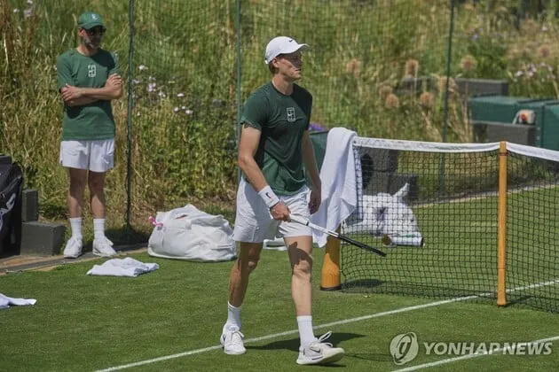 “톱시드 신네르-조코비치 4강 성사 주목”…윔블던 남자 단식 대진 발표→알카라스 결승행 가능성 / 연합뉴스