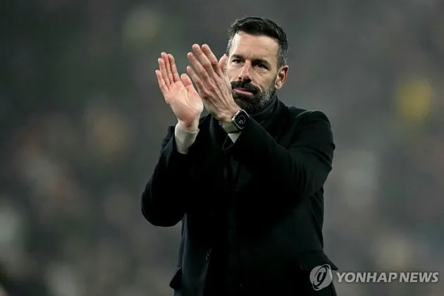 “강등 여파 사임”…판니스텔로이, 레스터 부진→감독직 사퇴 / 연합뉴스
