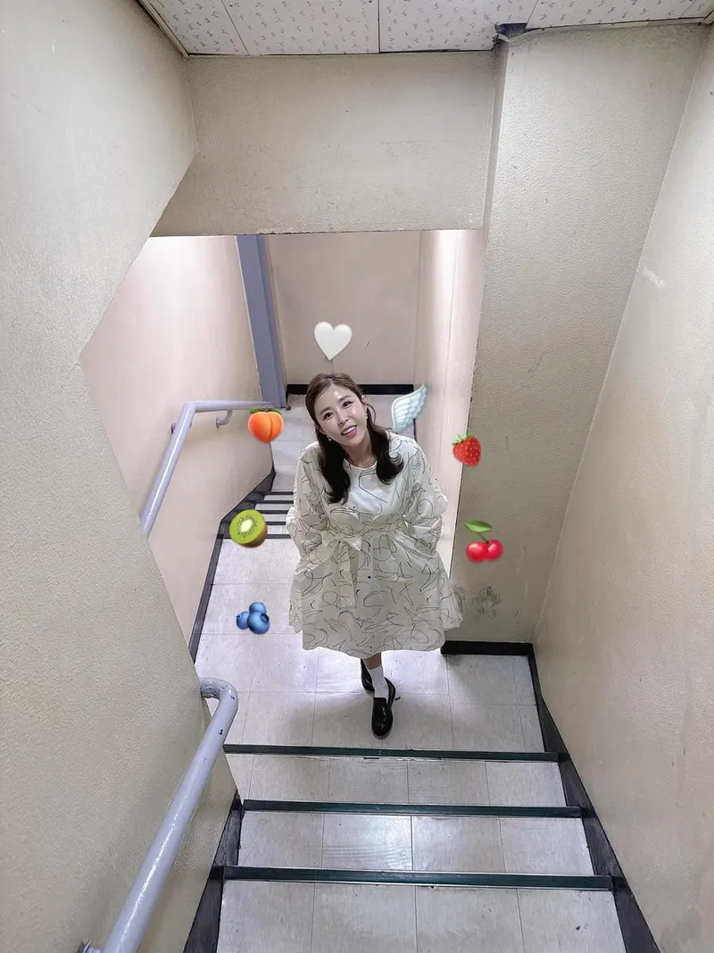 “신지언니가 올리는 거 아님”…신지, 촬영장 대기실→청초한 여름 한 컷 / 코요태 신지 인스타그램