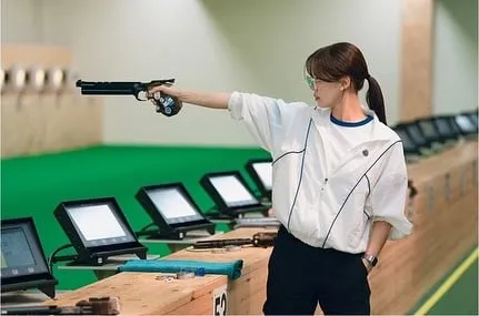“빨리 보고싶다 우리”…임세미, 날카로운 눈빛→사격장 존재감 / 배우 임세미 인스타그램