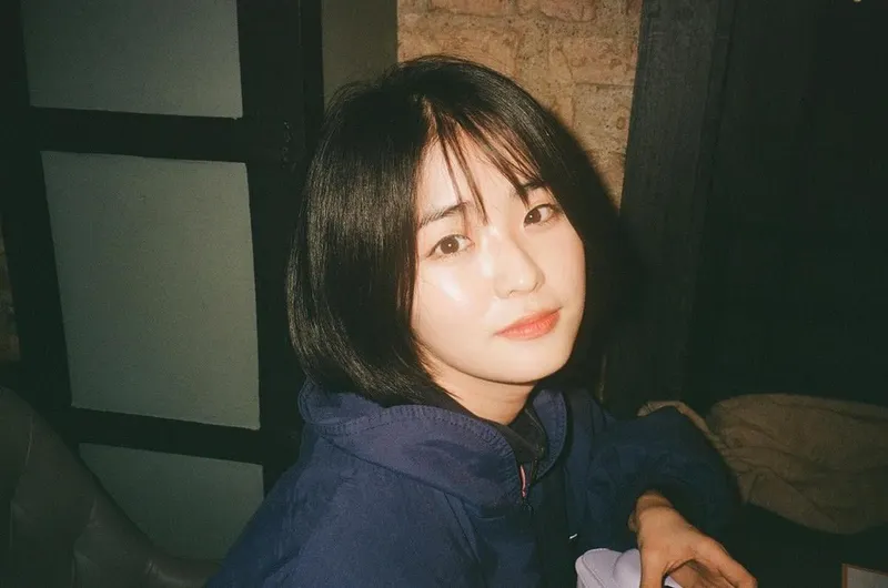 “기분 좋은 온도에 머문 순간”…박한솔, 나른한 낮에 담긴 여운→청초한 아우라 / 배우 박한솔 인스타그램