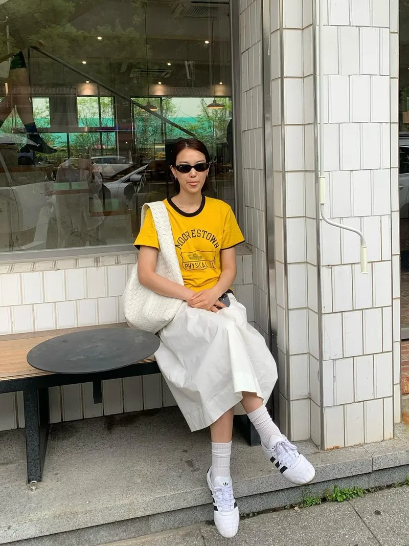 “노란빛 여름 오후”…장희령, 담담한 여유→청량감 가득한 한 때 / 배우 장희령 인스타그램