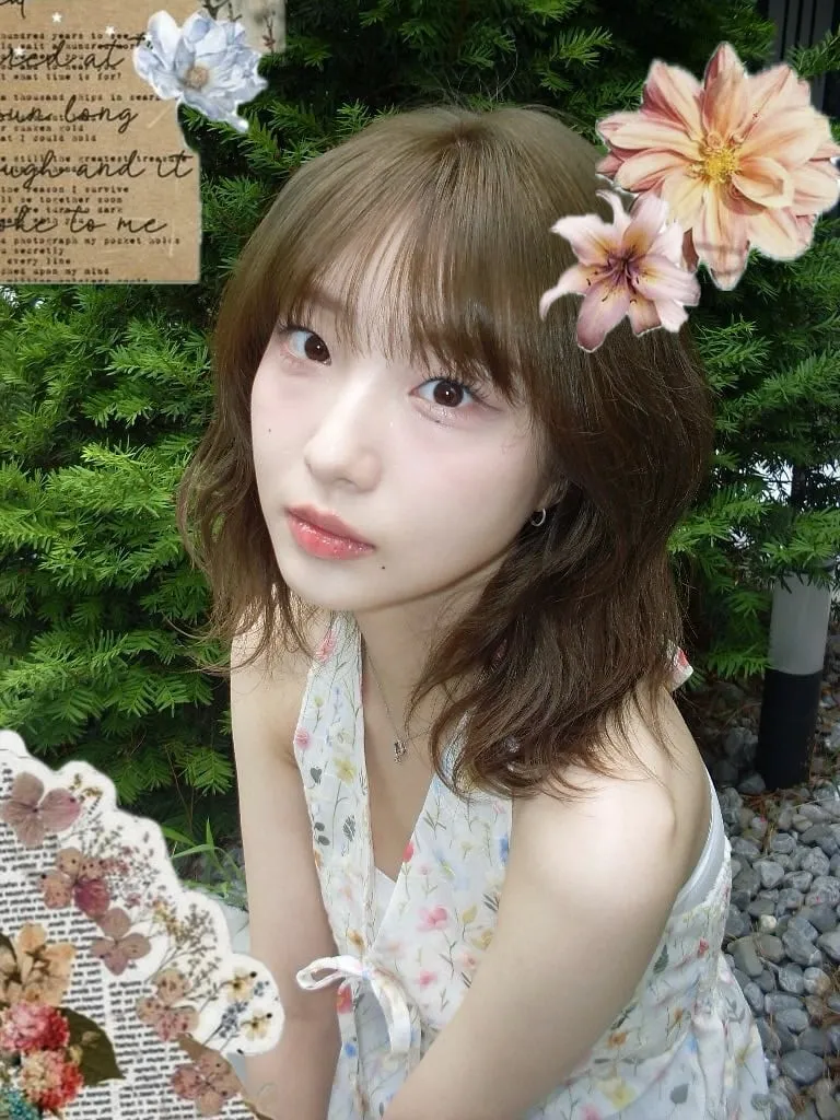 “투명한 시선에 머문 여름”…여진, 초록빛 오후→순수로 물든 한 장면 / 걸그룹 루셈블 여진 인스타그램