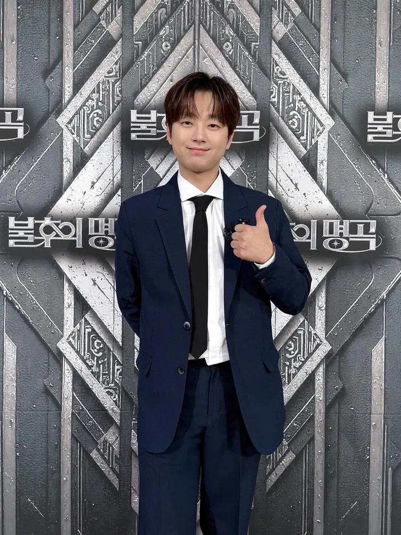 “준비되셨나요”…이찬원, 설렘 어린 미소→명곡 대결의 현장 / 가수 이찬원 인스타그램